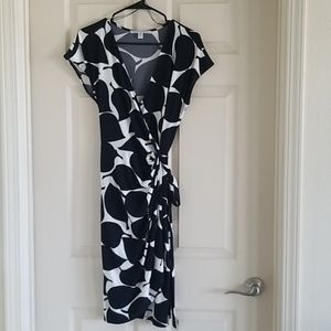 Maggie London Black and white leaf pattern dress